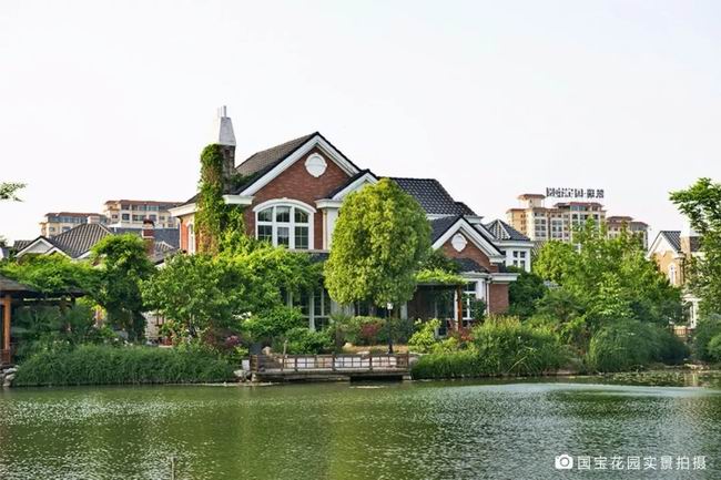 生涯在有湖的处所，是对人生的浪漫私藏